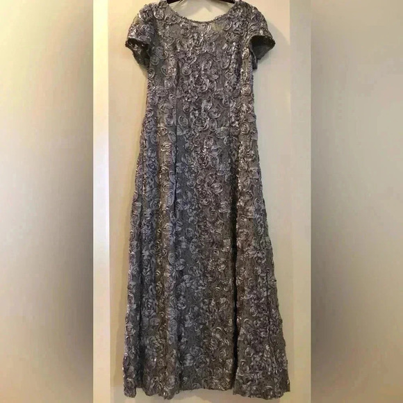 Alex Evenings Rosette A-Line Gown Size 14 - Picture 4 of 8